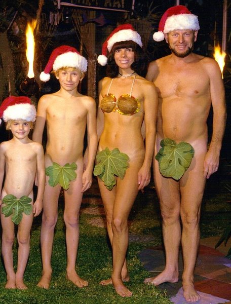 Comme disait Renault,: "on choisit ses copains mais rarement sa famille". Si votre belle famille est timbré, il va falloir faire avec. Heureusement vous sortez avec la fille et pas avec le père ou sa voitrue! 