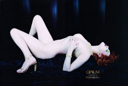Le luxe se doit t-il d'être toujours classe ? Pub Yves Saint Laurent Opium (Sophie Dahl 2002
