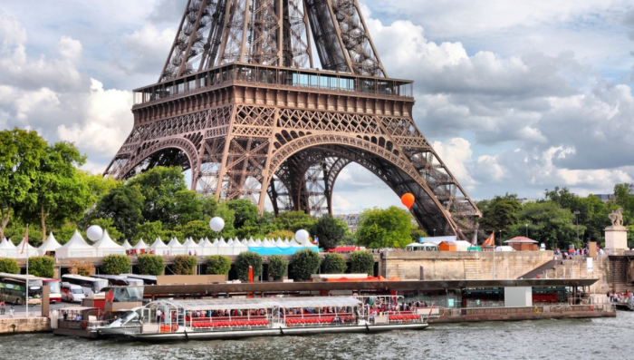 Diner croisiere au bord de la tour eiffel